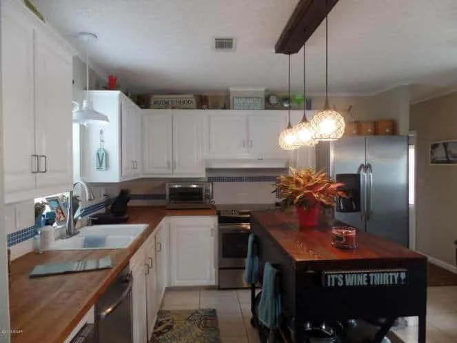 30 gorgeous mobile home kitchen cabinet colors 7 White kitchen cabinets