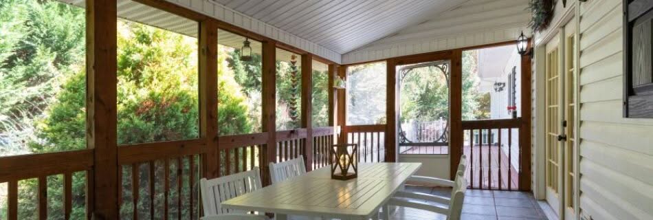 screened porch dining